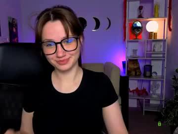 Watch lissa_veils performing live on BoomCams free cam network