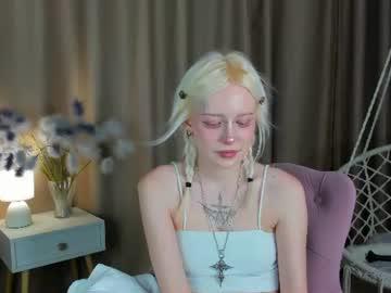 Watch little_lillit performing live on BoomCams free cam network