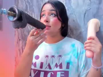 Watch liz_foox performing live on BoomCams free cam network