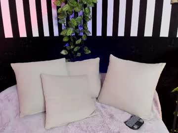 Watch liz_goth performing live on BoomCams free cam network