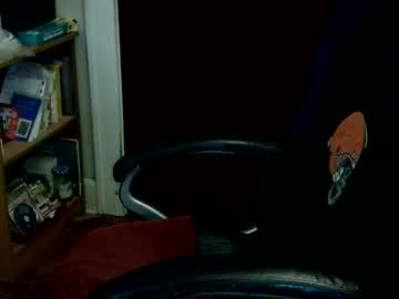 Watch loades182025 performing live on BoomCams free cam network