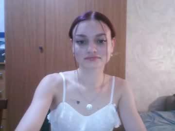Watch lola_sweetglow performing live on BoomCams free cam network