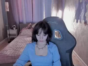 Watch loly_cuttie performing live on BoomCams free cam network