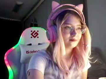 Watch lomamcmeen performing live on BoomCams free cam network