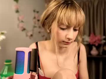 Watch lonadejonge performing live on BoomCams free cam network
