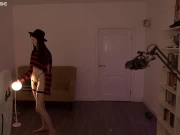 Watch loony_moony performing live on BoomCams free cam network