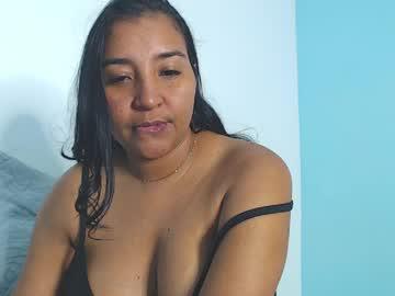 Watch loretta_ performing live on BoomCams free cam network