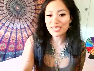Watch lovelyxmacii performing live on BoomCams free cam network