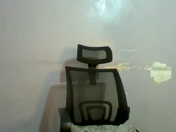 Watch lovelyy_dreams performing live on BoomCams free cam network