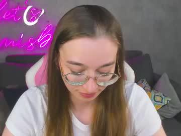 Watch lucyy_green performing live on BoomCams free cam network