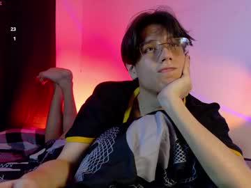 Watch lui_x_dust performing live on BoomCams free cam network