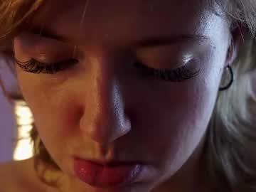 Watch lunaa_bee performing live on BoomCams free cam network