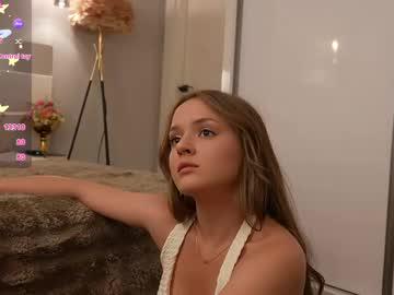Watch lunaaaura performing live on BoomCams free cam network