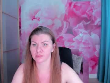 Watch lunakissesx performing live on BoomCams free cam network