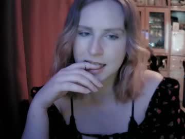 Watch lunamystique_ performing live on BoomCams free cam network