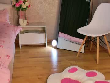 Watch lunelith performing live on BoomCams free cam network
