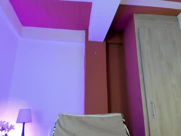 Watch manuelaevans_ performing live on BoomCams free cam network