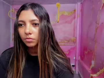 Watch maraluna__ performing live on BoomCams free cam network
