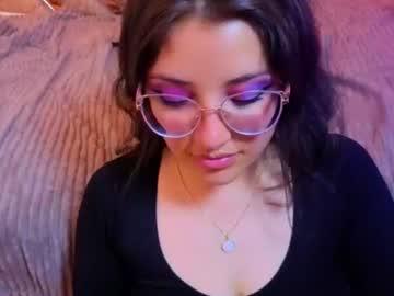 Watch mariana_aldana_ performing live on BoomCams free cam network
