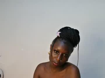 Watch marielazia performing live on BoomCams free cam network