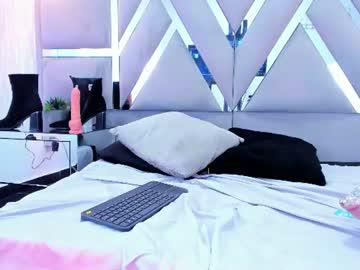 Watch marilynmonx performing live on BoomCams free cam network