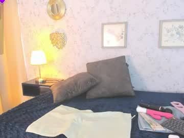 Watch martinacurvy_ performing live on BoomCams free cam network