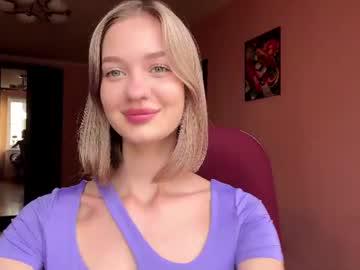 Watch maudiewalin performing live on BoomCams free cam network