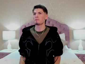 Watch maxfoox performing live on BoomCams free cam network