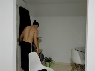 Watch maxi_styles performing live on BoomCams free cam network