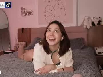 Watch maxine_8 performing live on BoomCams free cam network