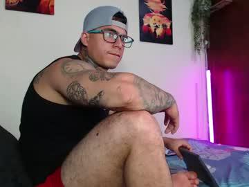 Watch maxstroncm18 performing live on BoomCams free cam network