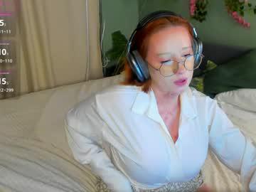Watch maya_foxy performing live on BoomCams free cam network
