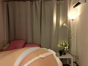 Watch maybaybe performing live on BoomCams free cam network
