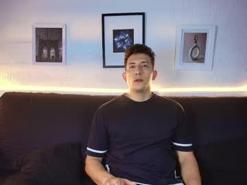 Watch maykol_victoria performing live on BoomCams free cam network