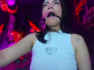 Watch melllks performing live on BoomCams free cam network