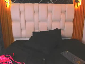 Watch mia89_dl performing live on BoomCams free cam network