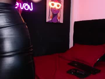 Watch mia_esclusive performing live on BoomCams free cam network