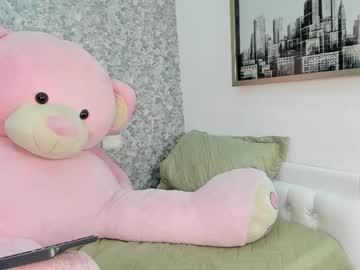Watch mia_petithe performing live on BoomCams free cam network