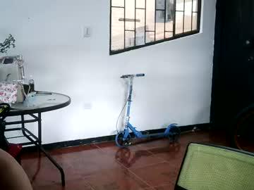 Watch mia_robeerts performing live on BoomCams free cam network