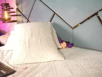 Watch michell_starrr performing live on BoomCams free cam network