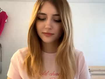 Watch michellfallert performing live on BoomCams free cam network
