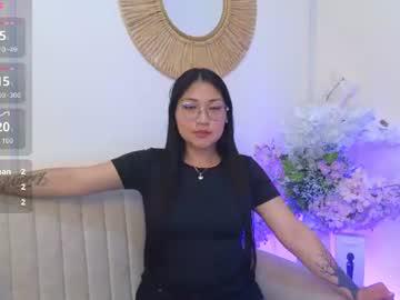 Watch michellnight_ performing live on BoomCams free cam network