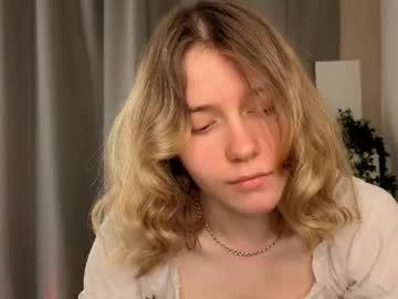 Watch milanarayy performing live on BoomCams free cam network