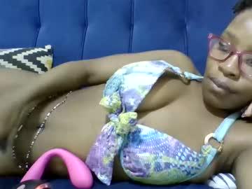 Watch minlavine performing live on BoomCams free cam network