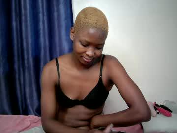 Watch mint_queen performing live on BoomCams free cam network