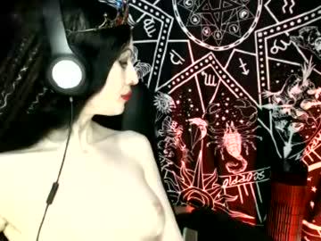 Watch missmoondoll performing live on BoomCams free cam network