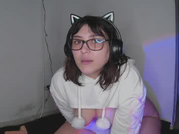 Watch misspink152015 performing live on BoomCams free cam network