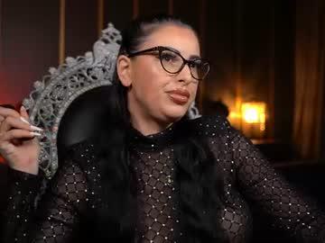 Watch mistresskellykent performing live on BoomCams free cam network