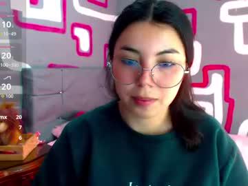 Watch mochiluna performing live on BoomCams free cam network