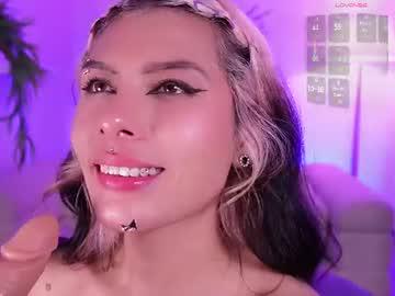 Watch molly__davis performing live on BoomCams free cam network